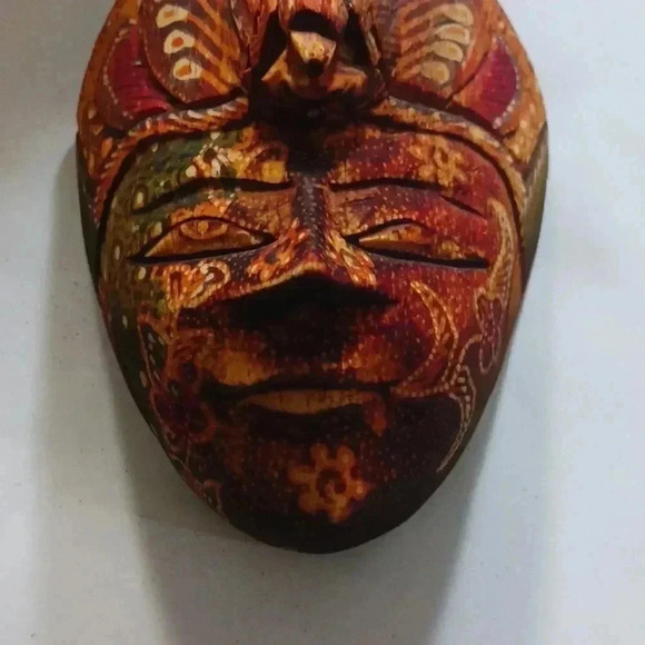 Vintage Indonesian Batik Topeng Mask..collectable choice..vintage piece. - Picture 3 of 4